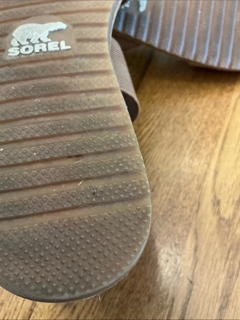 Sorel Tan and Brown Crisscross Elastic Strap Sandals